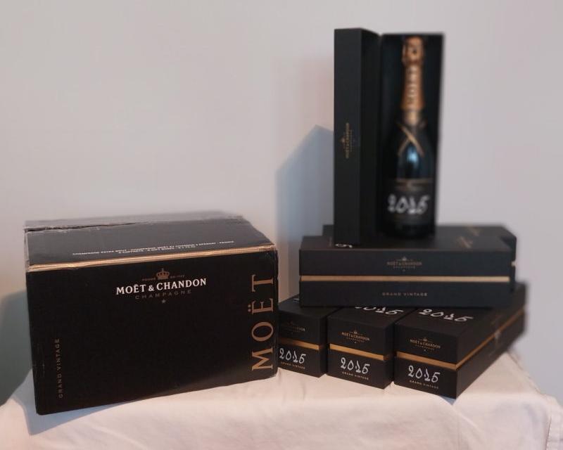 A case of 6 bottles Moet et Chandon Grand Vintage 2015 - Auction