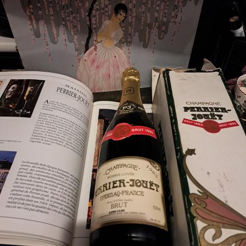 PERRIER JOUET BRUT 1985 WITH PRESENTATION BOX - Auction