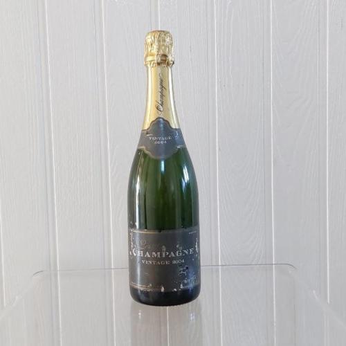 Champagne Les Pionners vintage 2004 - Auction