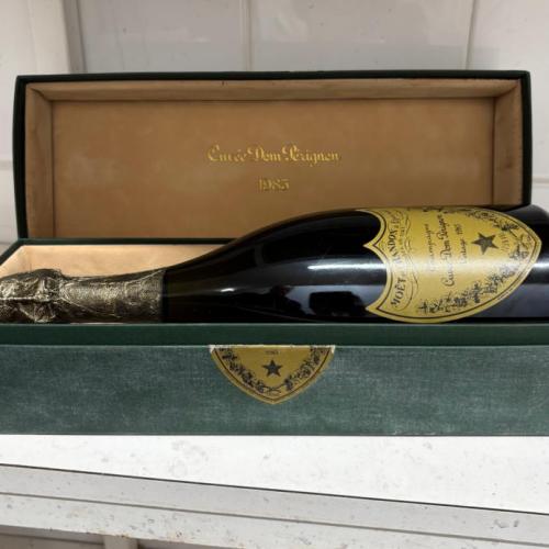 Boxed cuvée Dom Perignon champagne vintage 1985 - Auction