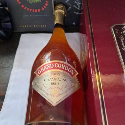 MUMM GRAND CORDON 1985. - Auction