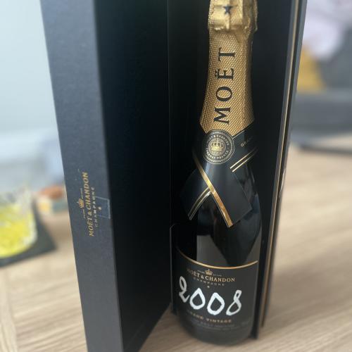 2008 Moet &amp; Chandon Champagne - Auction