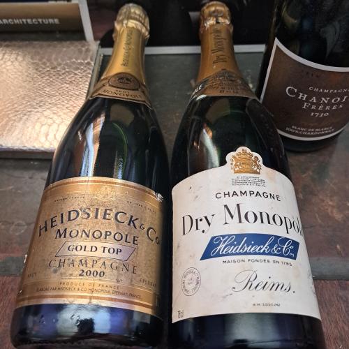 1 X HEIDSIECK GILD TOP 2000 &amp; 1 X HEIDSIECK BRUT NV CIRCA 1970S/80s. - Auction