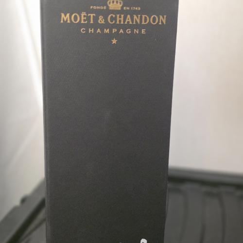 2008 vintage Moet &amp; Chandon - Auction
