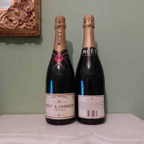 1970&#039;s NV Moet &amp; Chandon Champagnes x 2 - Auction