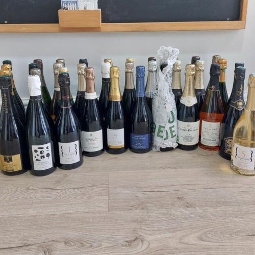 Lot 1: Collection of Champagne x 35 - Many with bottle age - Auction