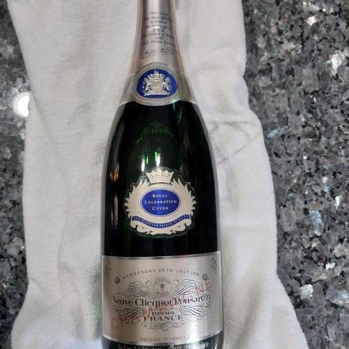 1975 veuve clicquot royal celebration cuevee champagne - Auction