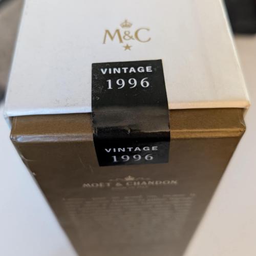 VINTAGE 1996 MOÈT &amp; CHANDON - Auction