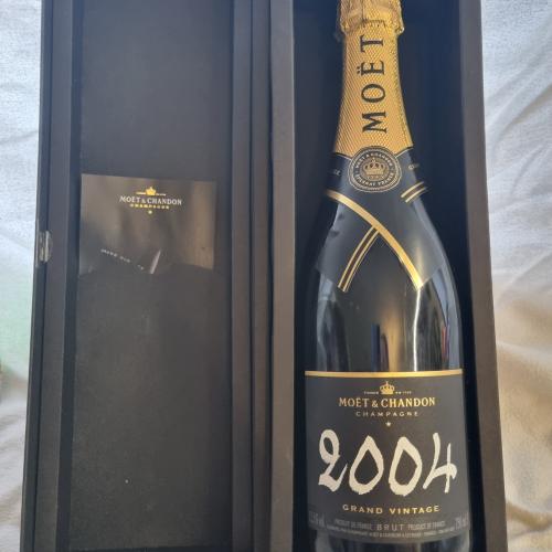 Moët &amp; Chandon Grand Vintage Brut 2004 – 75cl, Original Box, Unopened - Auction