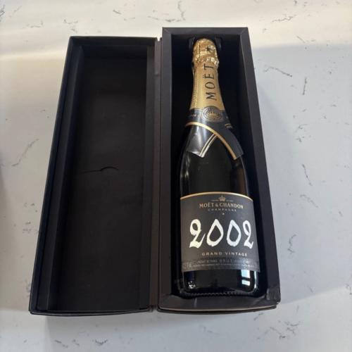 Temperature controlled great kept champagne 2002 - Auction