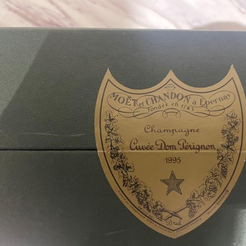 Dom Perignon Vintage 1995 in a sealed gift box - Auction