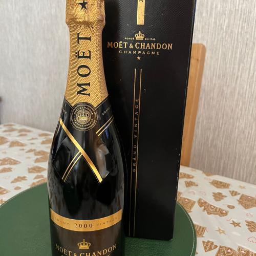 Grand vintage has been stored in a cool cupboard - Auction