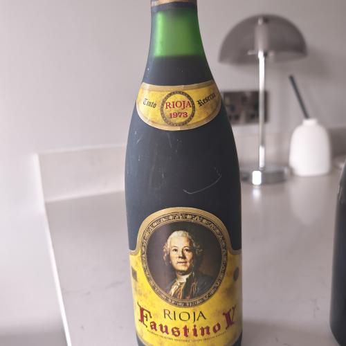 Faustino V Rioja Reserva, vintage 1973, good fill, no visible seepage. - Auction