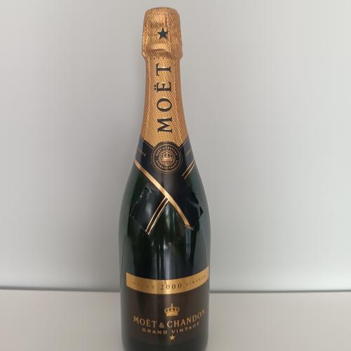 750 ml bottle of The 2000 Grand Vintage Moët &amp; Chandon - Auction