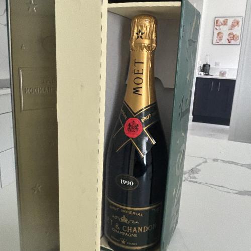 1990 vintage bottle of Moet &amp; Chandon Champagne which comes in a metal presentation box. - Auction